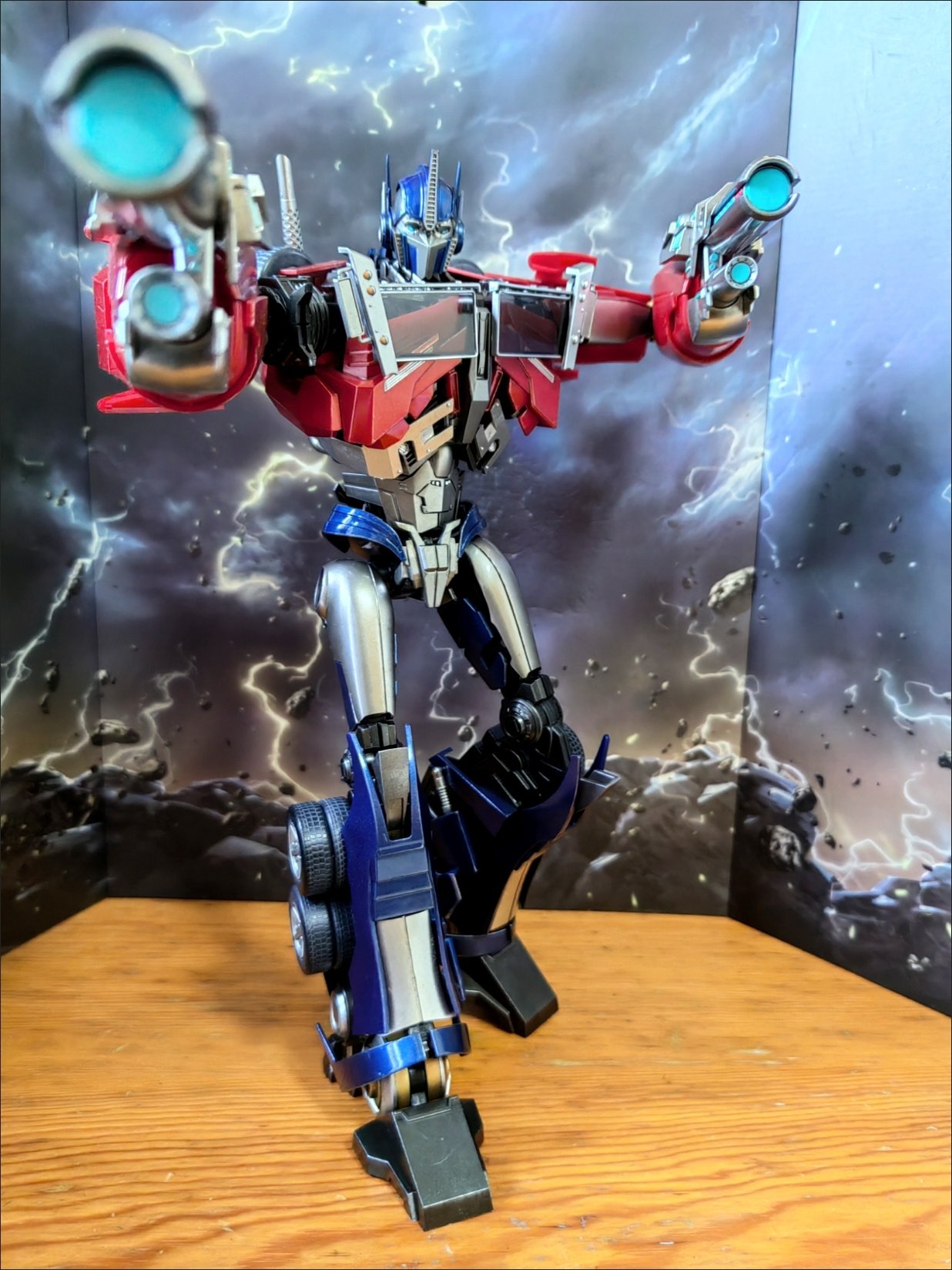 Action Figure Iron Warrior IW-07 Leader DLX Optimus Prime