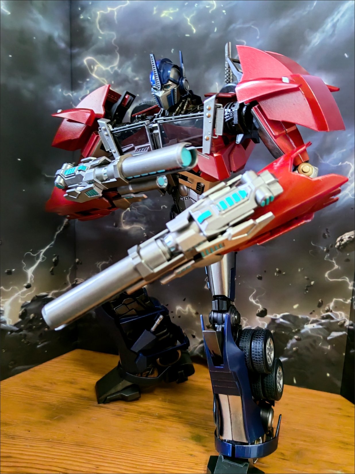 Action Figure Iron Warrior IW-07 Leader DLX Optimus Prime