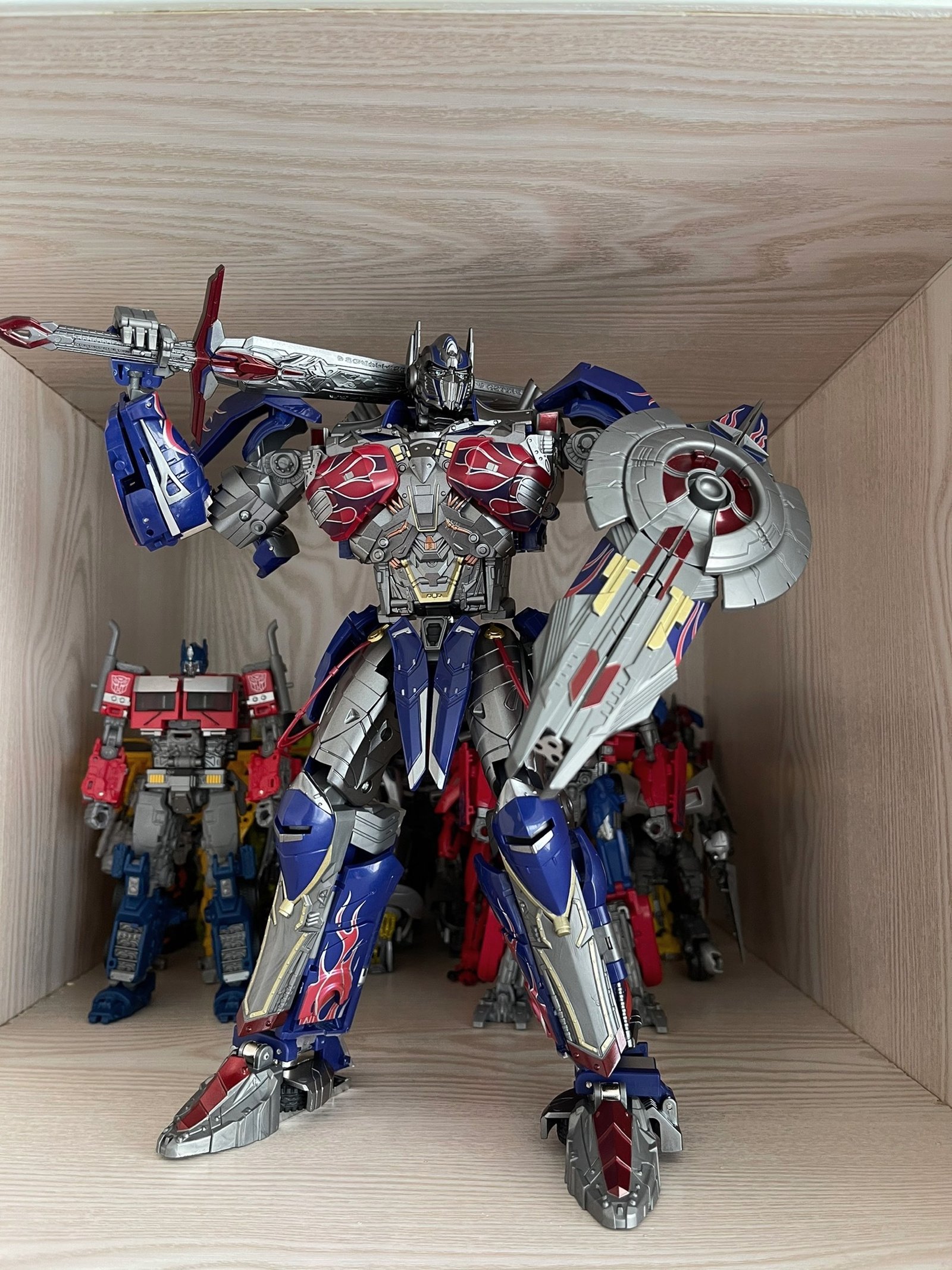 Transformers toys Unique Toys R-02 Challenger Optimus Prime 2nd Edition