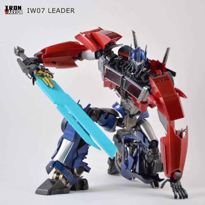 Action Figure Iron Warrior IW-07 Leader DLX Optimus Prime