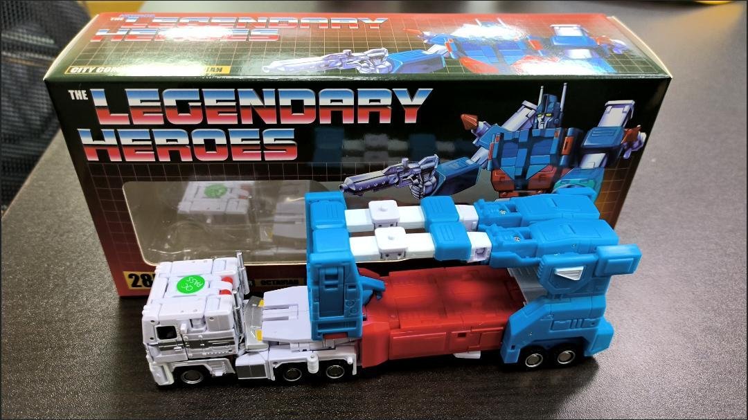 Transformers toys NewAge H27WEX Ultra Magnus