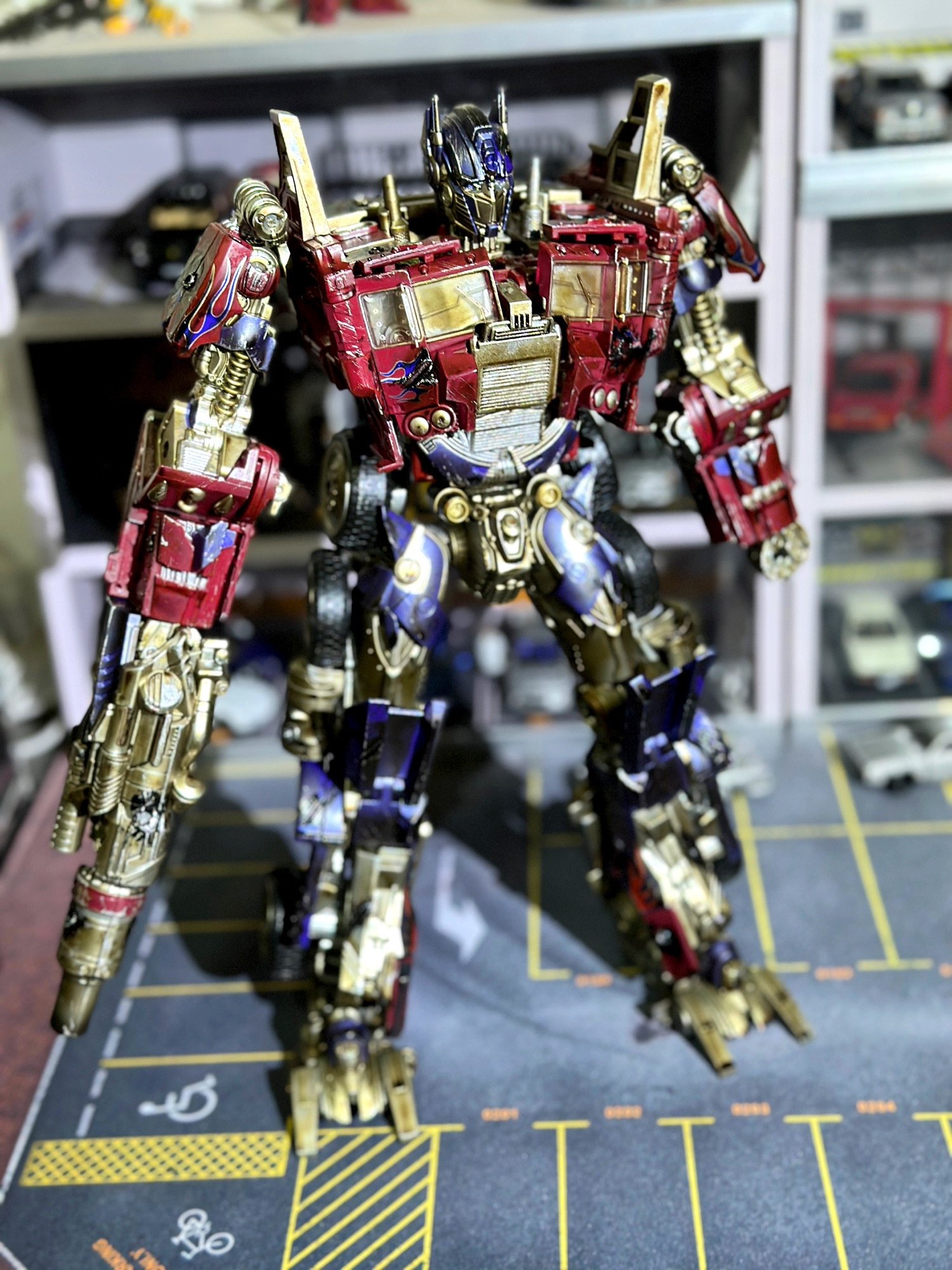 Transformers toys Aoyi Mech H6003-6 Optimus Prime Repainted Battle-Damaged Version