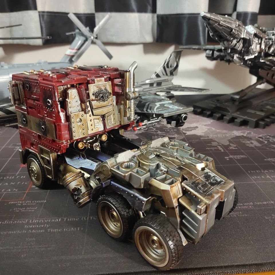 Transformers toys Aoyi Mech H6003-6 Optimus Prime Repainted Battle-Damaged Version