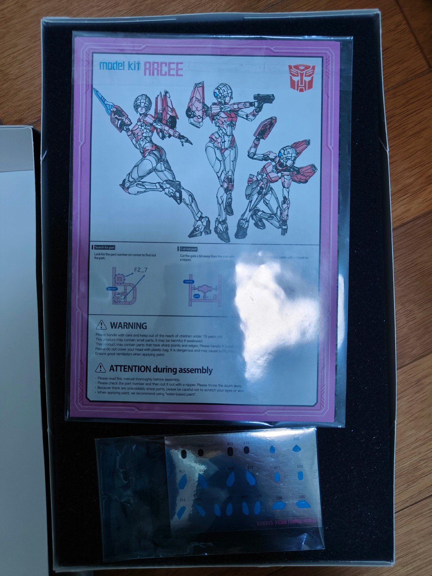 Action Figure Sen-Ti-Nel Arcee white and powder color version