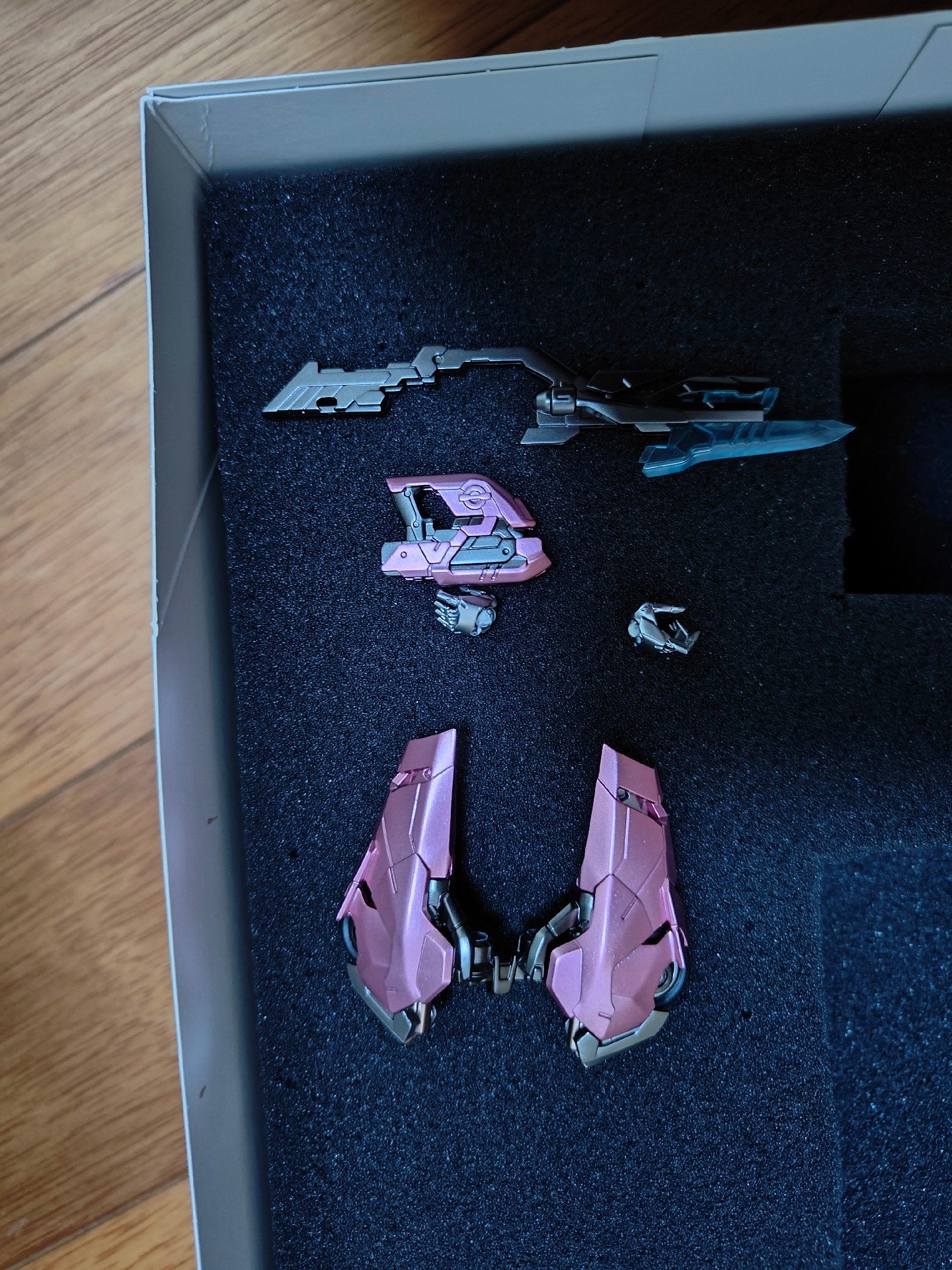 Action Figure Sen-Ti-Nel Arcee white and powder color version