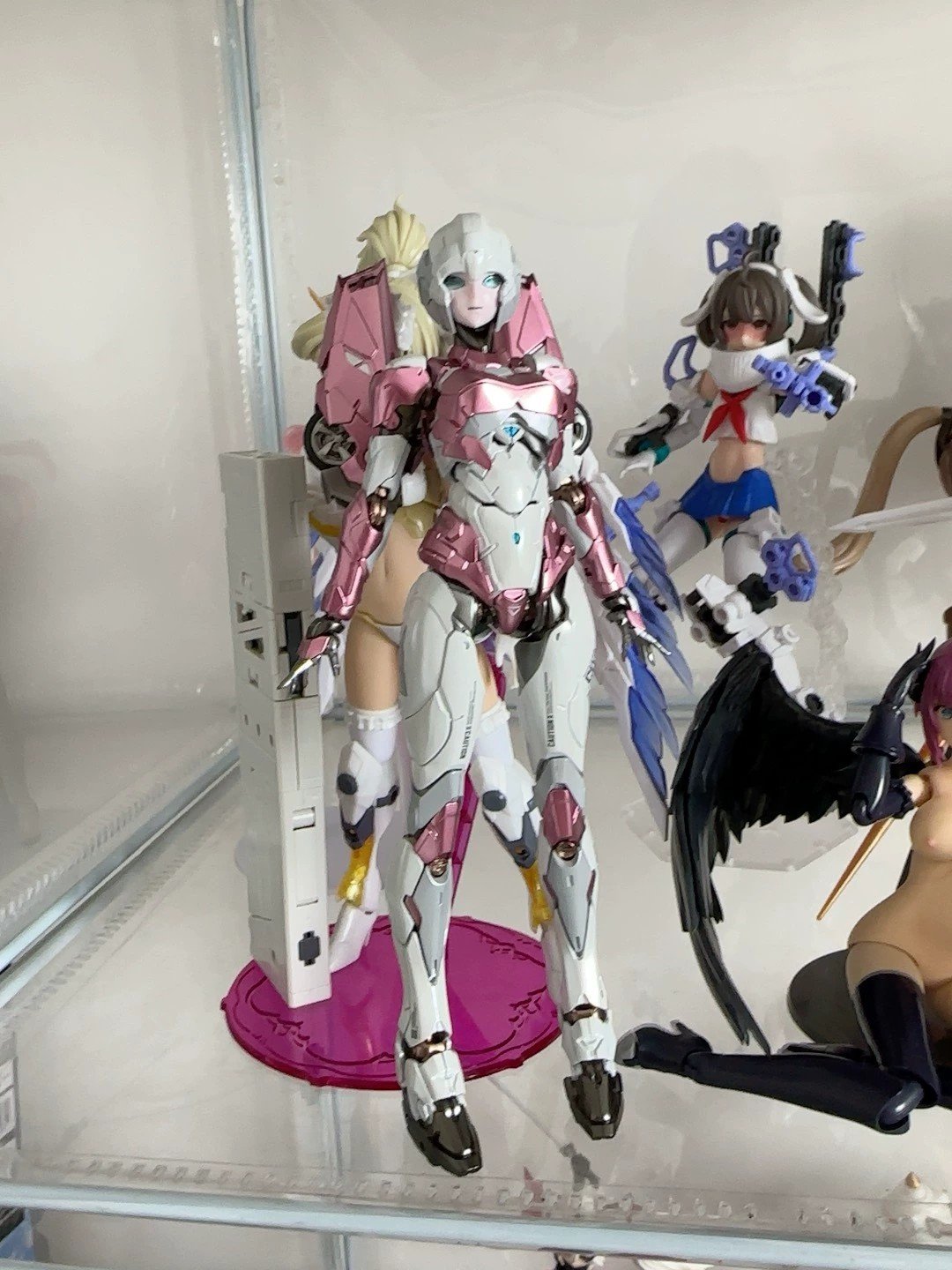 Action Figure Sen-Ti-Nel Arcee white and powder color version