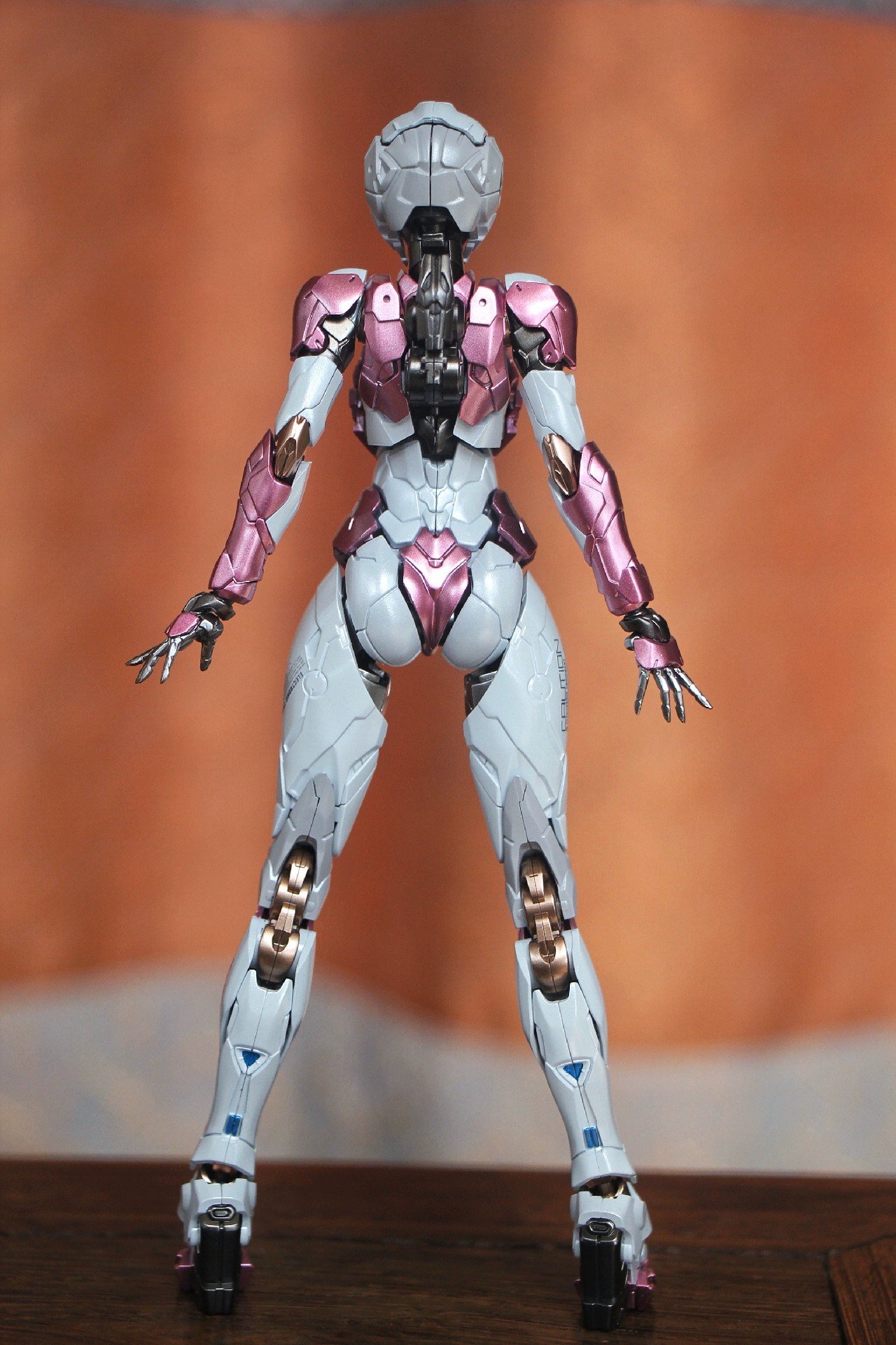 Action Figure Sen-Ti-Nel Arcee white and powder color version